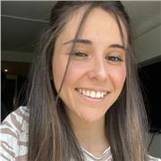 Estudiante de educación infantil imparte clases de matemáticas a niños hasta 6° de primaria